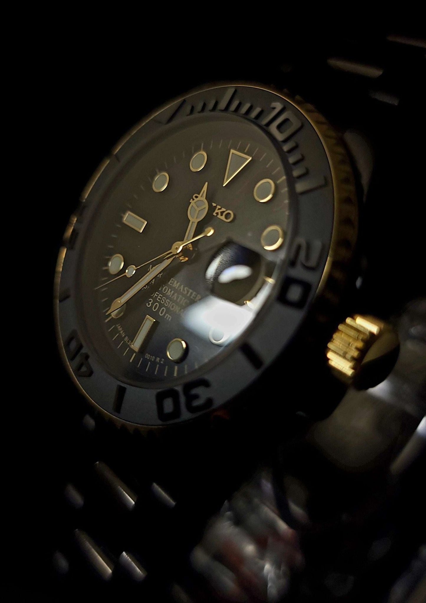 Modded Seiko Black Gold Seikomaster Diver Series - MODTIME