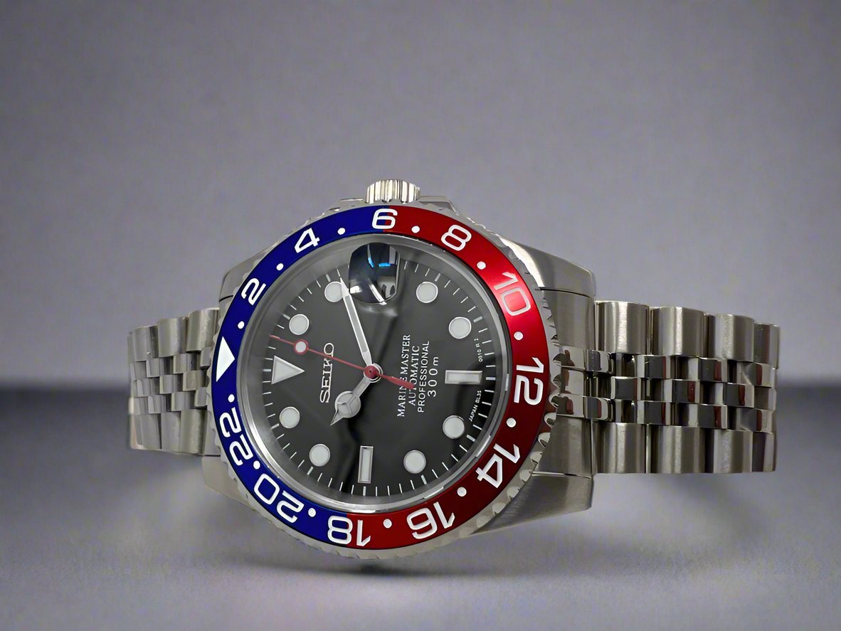 Red Blue Seiko " Pepsi " GMT Diver Series  Jubilee bracelet